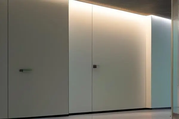 專業驗房師仔細檢查精裝房細節